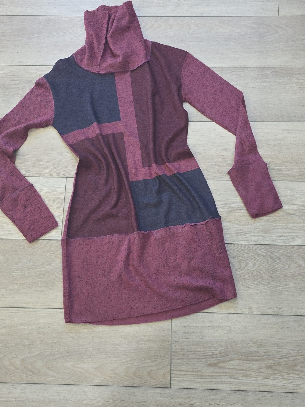 Go Couture Women's Burgundy Colorblock Turtleneck Soft Sweater Dress